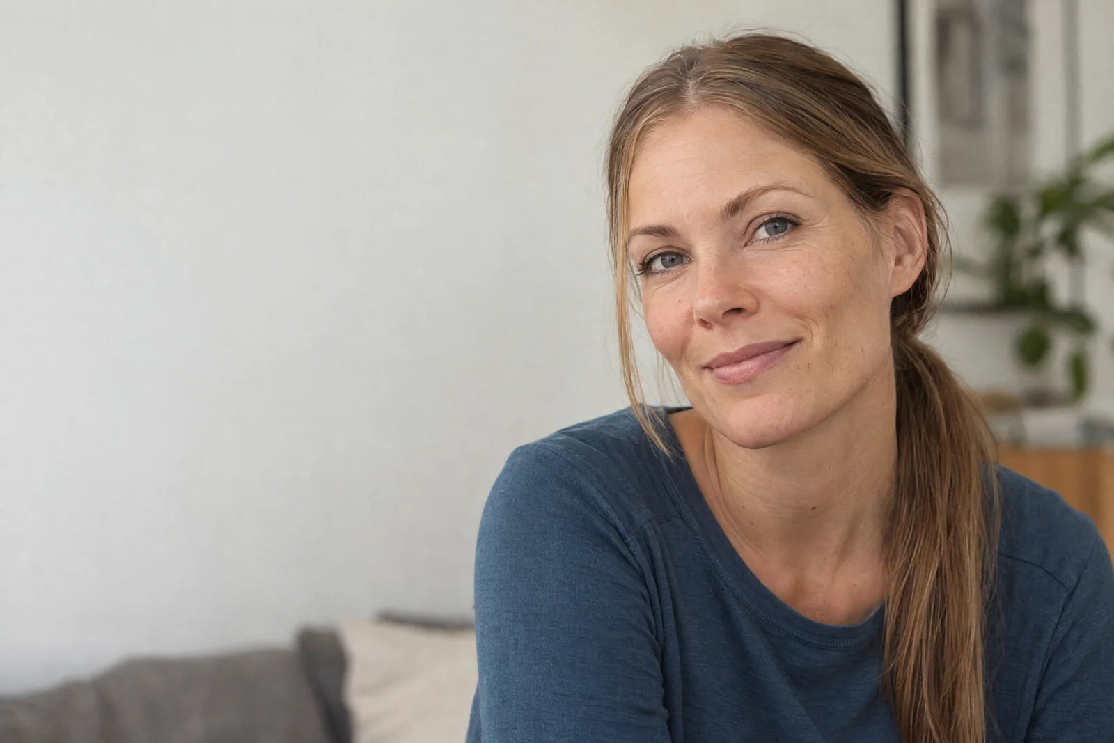 Relaxed portrait with natural skin texture in soft daylight